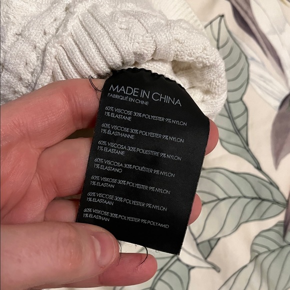 Club Monaco White Textured Turtleneck Sweater - Picture 3 of 5